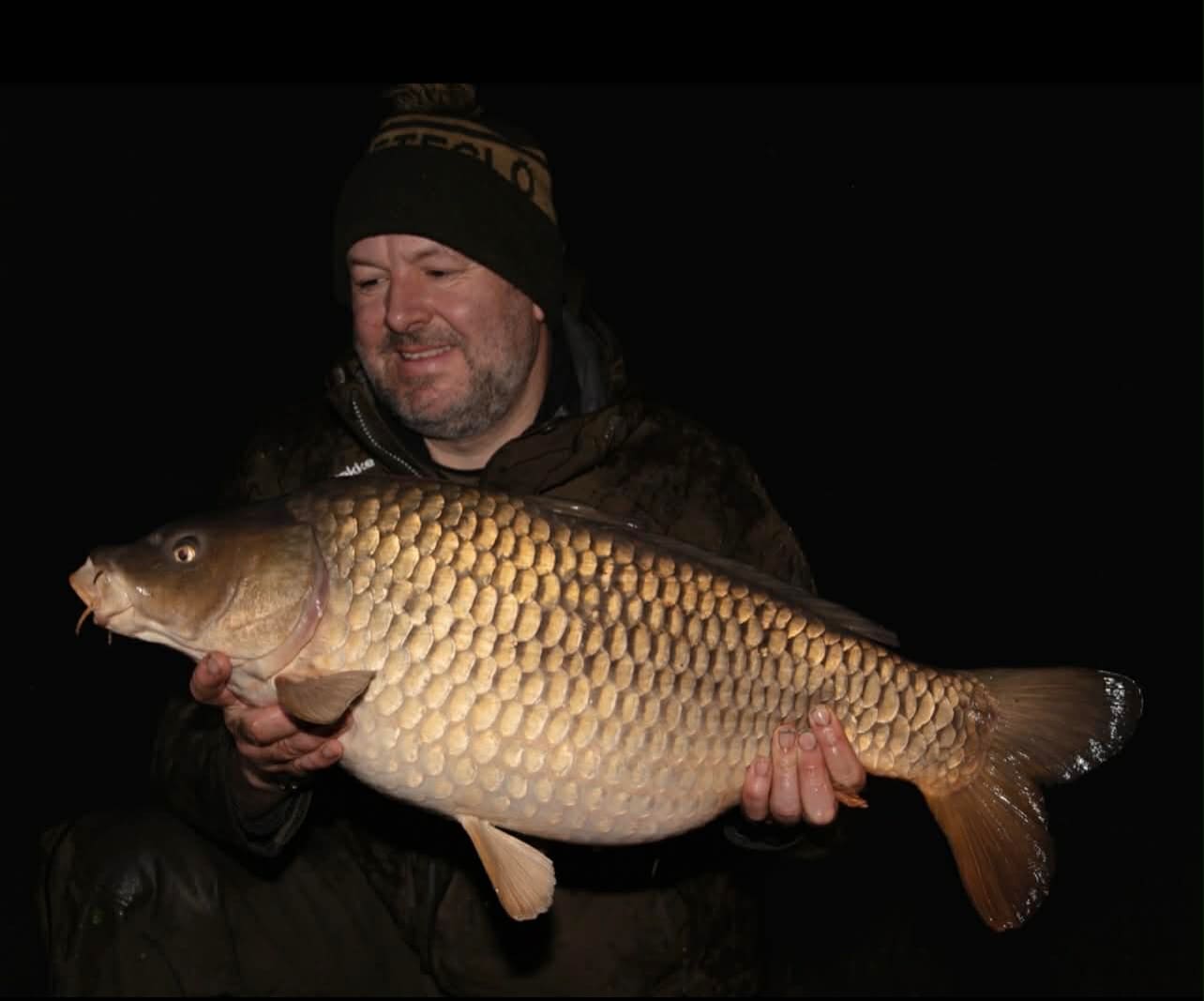 Our very good mate @leslie.woodwood couldn’t resist the carpy call of his local syndicate this week, and despite less than favourable weather, he still managed to winkle one out!

This absolute pudding of a common, at 24lb 2oz was a very welcome wake up call, and gave a very good account of itself on Les’ new Scope Rod!

Our Coconut Supreme Wafters doing the business!

Excellent result Les!

👉 https://vortexbaits.com 👈 

#carpfishing #ukcarp #carpfishinguk #commoncarp #vortexbaitsofficial #lovefishing #angler #instafish #photographyislife #carpfish #carpy #thatscarpy #carpyshots #outdoor #outdoorsman #banklife #fishingislife #fishinglife #fishpic #fishingphotography #angling #follow #fishingpix #fishinguk #fishing #mirrorcarp #peche #karpfenangler #artisanbaits #fishingpicoftheday