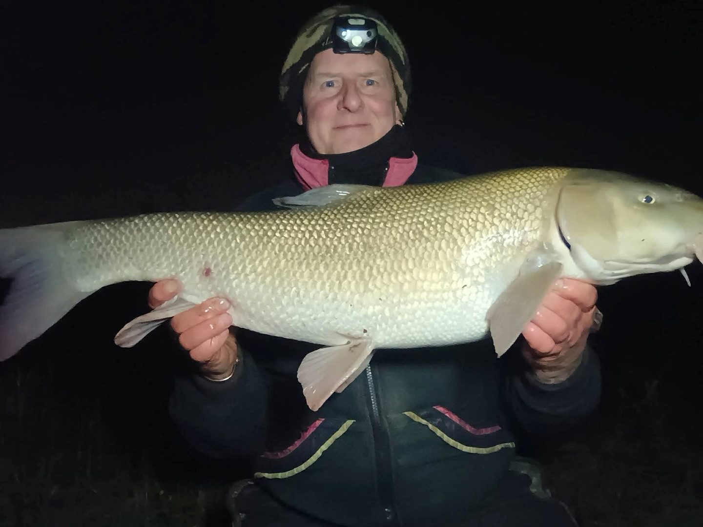 Good evening all! It’s felt like winter again here, very cold, but at least it’s not been raining!!

We’ve a drizzle of catch reports for you though, starting off with with our good mate Stewart Thompson, who is definitely making up for lost time with more Severn Barbel!

With  the biggest of the 3 going 12lb 5oz, the mighty Cheese & Garlic doing the business as usual!

Nicely done Stewart!

👉 https://vortexbaits.com 👈 

#vortexbaitsofficial  #teamvortex #hydroshrimp  #furterpellet  #riversevernbarbel