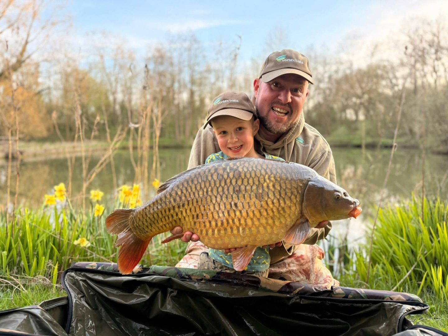 Next up is our man @tonypoxon and his superstar son “Ultramix” Harry with a tale of 2 halves!

“My Harry and I had a couple of hours after tea, by the water and managed a fish apiece.
Harry’s was the Linear, snaffling a B.P.T.
Wafter over pellets, weighing 17lb 10oz, whilst I managed the chunky Common on a Nut “7” Popup over pellets and weighed 16lb 8oz!

The following evening went like this:

“Well he’s done it again! After a mega evening yesterday, we raced off for another cast at the sun!
A 12mm Tutti-Frutti Citrus Airball Popup, similar spot to yesterday, though this time armed with his 6’ Scope Rod!
A superb 18lb Common for my boy, with a very distinctive Moon Scale on one side near its dorsal!
Well done my boy!”

Can’t beat it!

👉 https://vortexbaits.com 👈 

#carpfishing #ukcarp #carpfishinguk #commoncarp #vortexbaitsofficial
