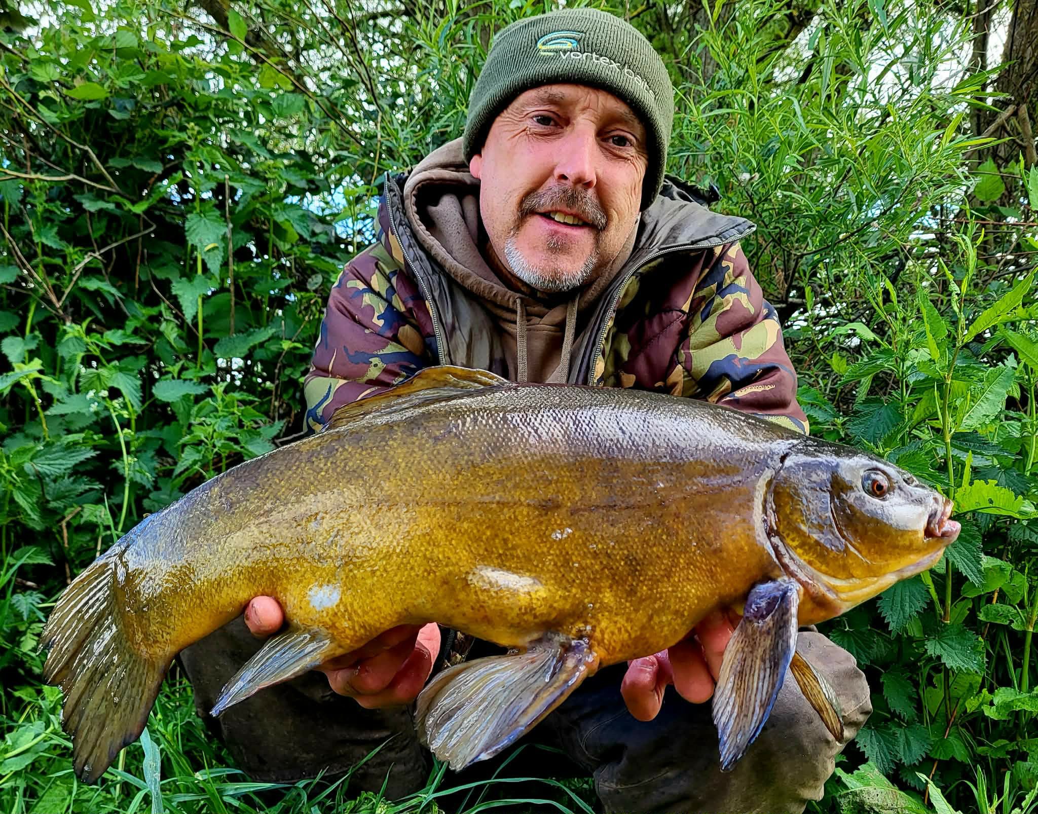 Afternoon all, Happy Saturday! It’s been a week, we’ve had a busy one both at HQ and elsewhere too, a slight water level issue at one of our private waters had us running about to repair busted dam board, all whilst trying to get products produced!

But, there’s always tile for a brew and a few catch reports!

Starting off with our man @25_banklife and treasure from the Tinca Trail!

This absolute beauty took a fancy to one of our superb Squid Liver Enzyme Mini-Grub Wafters. 

A terrific Tench Martin!

#vortexbaitsofficial