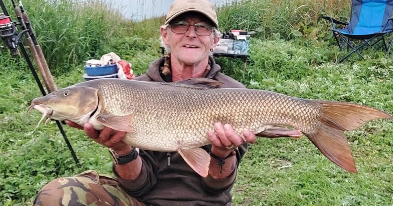The northern soul legend from the east coast, Stephen Dolby had a great start to the season! 

No less than 19 barbel hit the bank, keeping him swallow diving for the rods all through the night!

14mm Frankfurter Spice & Red Salmon Boosted Hook Pellets & T.H.C. Boilies doing the do as always!

Nicely done Steve!

#vortexbaitsofficial #rivertrent #barbelfishing #angler #fishingislife