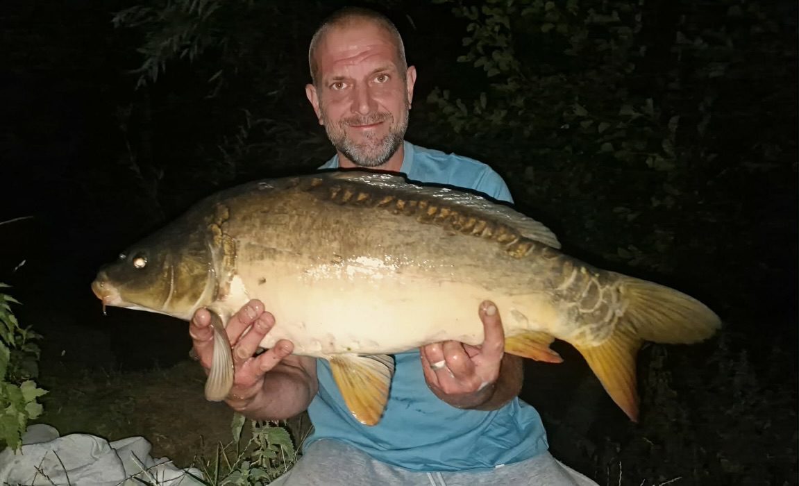 Good to see @mwebbo1234 back on the Derwent, and with the fishing equivalent of the mixed grill!

A River Carp, Barbel, Chub & Bream, all on half a T.H.C. Boosted Special, topped with a matching pellet, and paste, along with the same in PVA bags!

A truly fantastic start to the season!!

Nicely done Webbo!

#vortexbaitsofficial #riverderwent #barbelfishing #angler #fishingislife