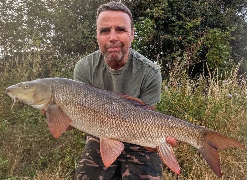As always it’s a pleasure to see our mate @stevemayangling doing what he does best, catching big fish from little rivers!

This feast of fish from a couple of sessions saw Steve mixing it up with Dark C.K.O., Cheese & Garlic, and C.K.O. Boosted Hook Pellets, along with Mega Mix Pellets in the PVA bags! 

A truly fantastic result Steve!

#vortexbaitsofficial #riverangler #barbelfishing #angler #fishingislife
