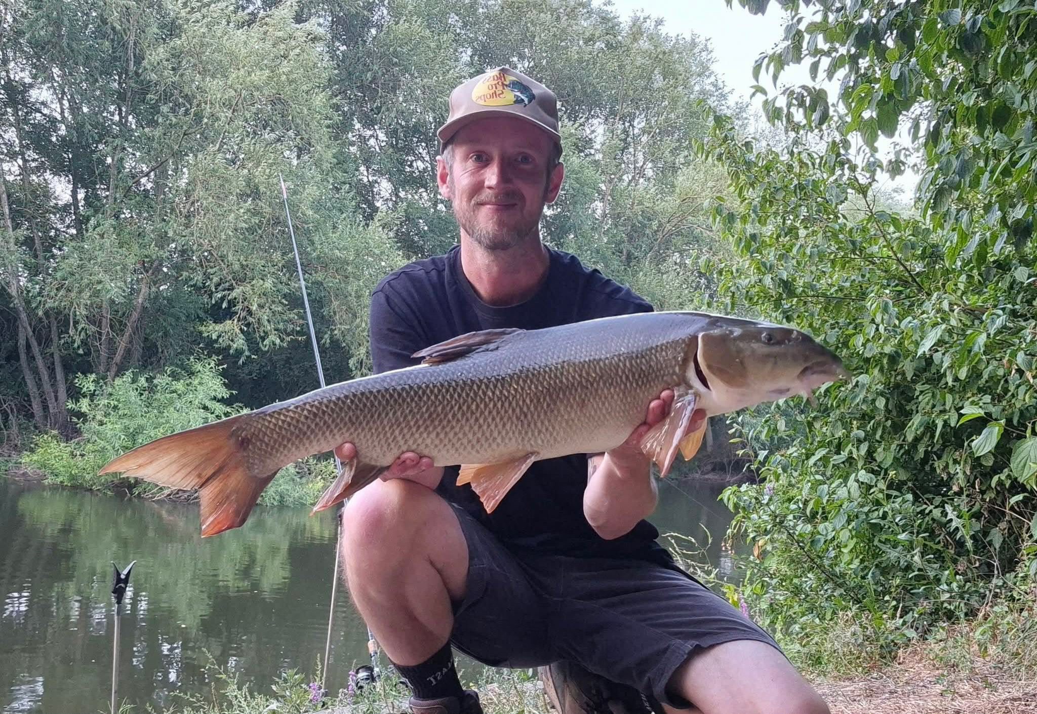 All round awesome chap and long time devotee of our very special Insecto-Morph range @andy_and_ezra_go_fishing  in his words “cherishes” every single bait, as he lives a fair old trek away, but it’s easy to see why, when they produce fish like this Severn beauty!

An absolutely fantastic result Andy!

#vortexbaitsofficial #riversevern #barbelfishing #angler #fishingislife