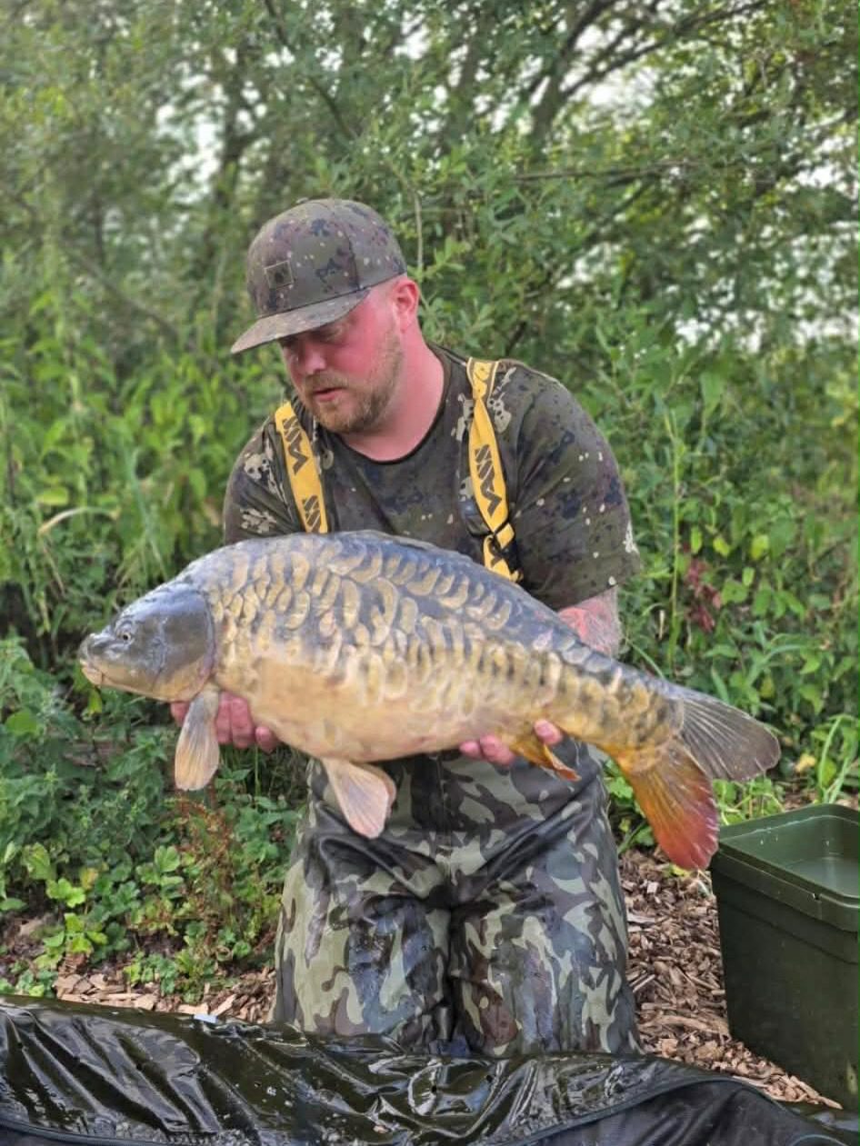 @deebanklife has been busy this season, with some superb captures. 

This is a cracking selection, the mighty Dark C.K.O. Cocoons doing the business as usual!

Superb results Damo!

#carpfishing #ukcarp #carpfishinguk #vortexbaitsofficial #instafish