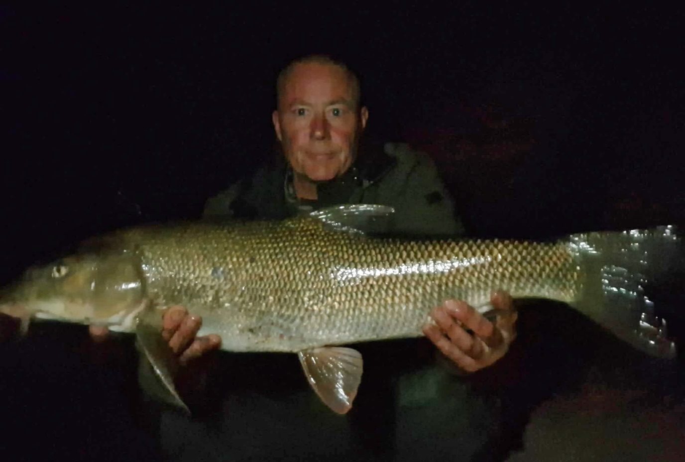 Great to see good mate Barbel Ash with some cracking river gold again!

A quick fire session bringing a brace of doubles, 10lb 10oz & 10lb 3oz, with both falling to our Squid Liver Enzyme Boosted Hook Pellets, 1 to 14mm, the other favouring the other 20mm!

Superb results Ash mate 🙌🏼

#vortexbaitsofficial #rivertrent #barbelfishing #angler #fishingislife