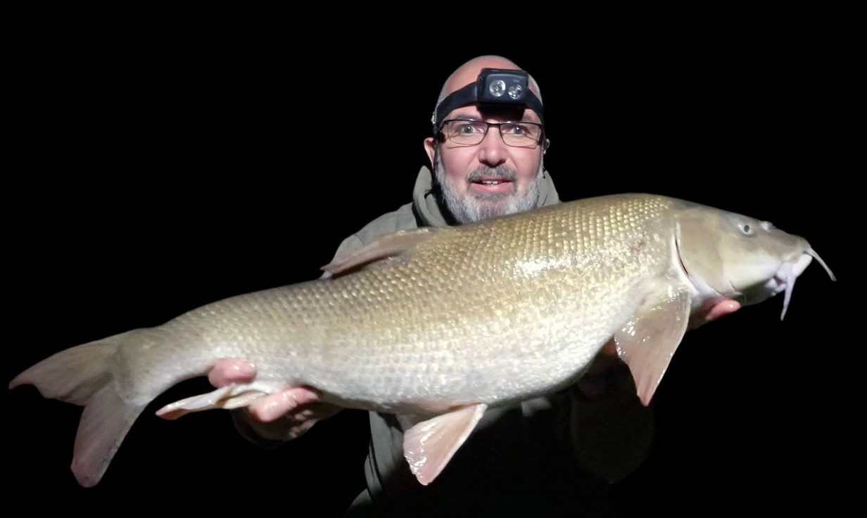 @andyriley1969 hasn’t had the best of times this year, so to see him out and amongst the fish is really encouraging!

These lovely fish, Trent torpedoes no less, with one being his new PB at a respectable 14lb 8oz, both fell to our 14mm Frankfurter Spice & Red Salmon Boosted Hook Pellets!

The trip was cut short, when Andy received the sad news that his Mother in Law had passed away suddenly. 

Sending deepest condolences to your wife and family Andy 🙏🏼

#vortexbaitsofficial #rivertrent #barbelfishing #angler #fishingislife